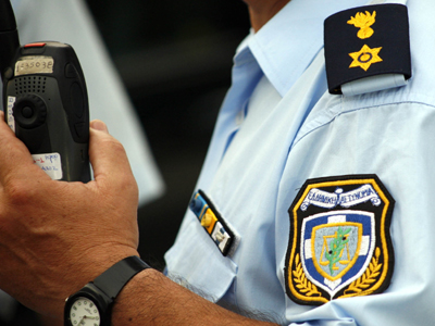 Αστυνομικοί ξυλοκόπησαν και εγκατέλειψαν κρατούμενο