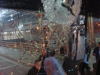 Επίθεση απο αγνώστους στο πούλμαν της ΑΕΛ