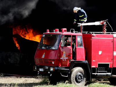 Πυρκαγιά στον Πειραιά