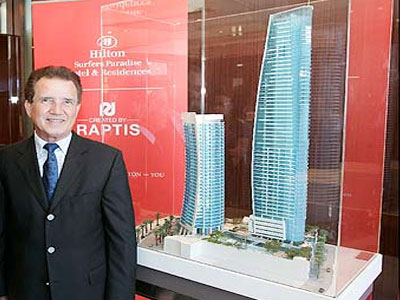 Καταρρέει «κολοσσός» ομογενούς επιχειρηματία