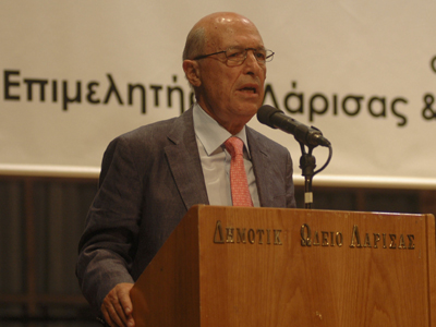 Κ. Σημίτης: Η πολιτική δεν γίνεται με “βλέποντας και κάνοντας”