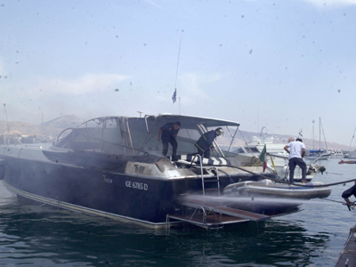 Παραλίγο να καούν ζωντανοί μέσα στο “Άλμπατρος”