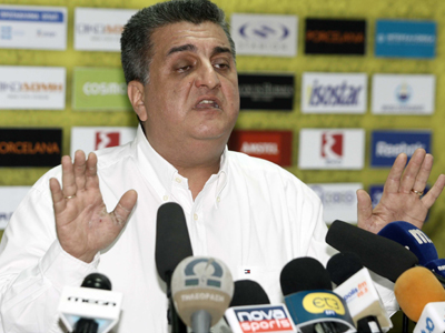 Σκόρδας: Δεν μπορώ να διοικήσω υπό καθεστώς ομηρίας