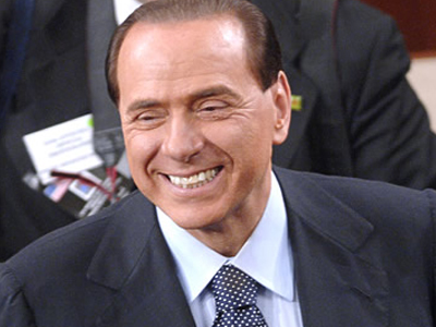 Προχωρά ακάθεκτος ο Μπερλουσκόνι