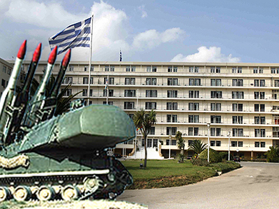 Έμποροι όπλων και στρατιωτικός στο σκάνδαλο των πυραύλων