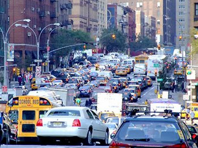 Στο ψυγείο ο νέος φόρος για τα βρετανικά ΙΧ