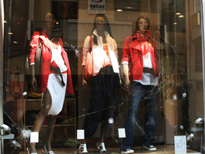 «Έσπασαν» καταστήματα στη Θεσσαλονίκη