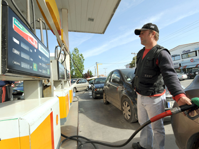 Πονοκέφαλος το αντάρτικο για την εφαρμογή του πλαφόν στη βενζίνη