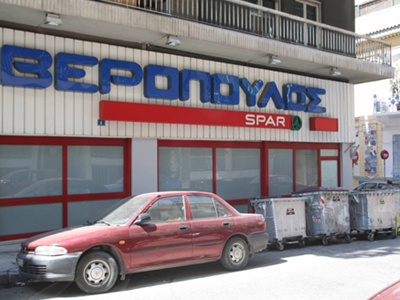 Ληστές «μπούκαραν» με φορτηγό σε σούπερ μάρκετ