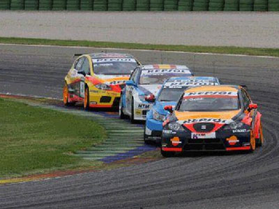 Η Seat προηγείται στο WTCC