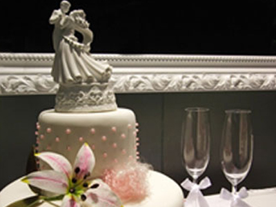 Παντρεύτηκε την αγαπημένη του μετά θάνατον