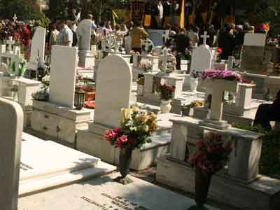 Έξωση από τον… τάφο επειδή δεν πλήρωσαν το ενοίκιο