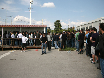 Συλλήψεις οπαδών έξω από το ΟΑΚΑ