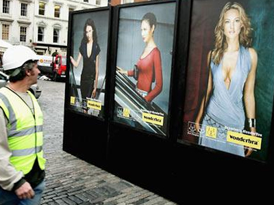 Η ΕΕ βάζει τέλος στις σεξιστικές διαφημίσεις