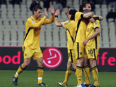 Με το ένα… πόδι στον τελικό η ΑΕΚ, 3-1 τον Πανσερραϊκό