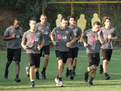 Προετοιμάζονται για τη Λάρισα στην ΑΕΚ