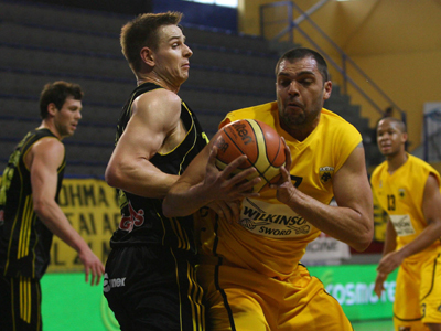 Παρέμεινε τρίτος ο Άρης, 71-65 την ΑΕΚ στα Πατήσια