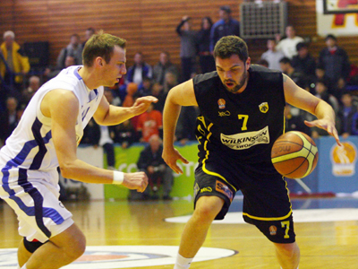 «Βλέπει» πλέι-οφ η ΑΕΚ 61-59 στο Αιγάλεω