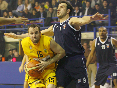 Ίδρωσε αλλά κέρδισε η ΑΕΚ, 69-67 τα Τρίκαλα