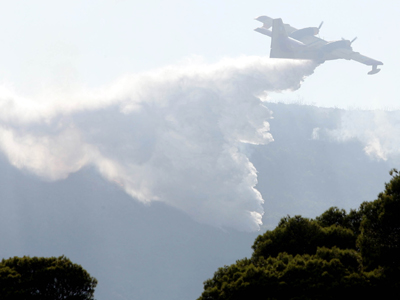 Υπό μερικό έλεγχο η φωτιά στην Κερατέα