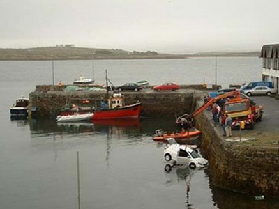 Αυτοκίνητο στη θάλασσα με τρεις νεκρούς