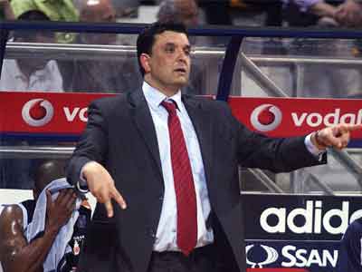 Συνεχίζουν με Αγγέλου τα Τρίκαλα