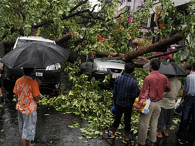 Πάνω από 90 οι νεκροί από τον κυκλώνα Aila στην Ινδία