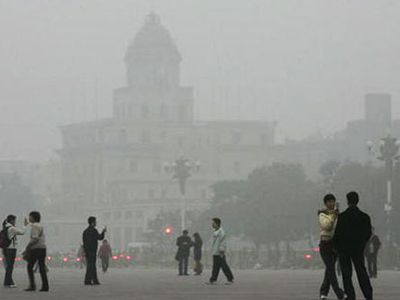 Δεκάδες Κινέζοι στο νοσοκομείο από την ατμοσφαιρική ρύπανση