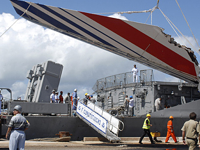 Αναγνωρίστηκε το πτώμα του πιλότου του γαλλικού Airbus