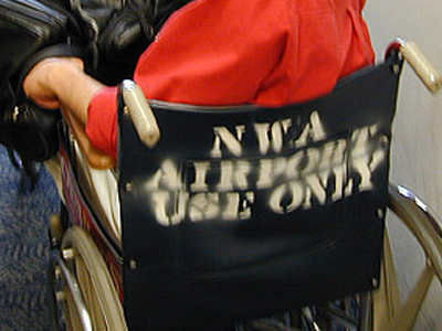 Φωτιά σε αεροσκάφος από αναπηρικό καροτσάκι