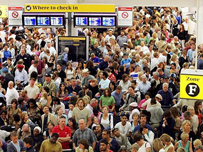 Ταλαιπωρία στα αεροδρόμια της Ευρώπης λόγω απεργιών