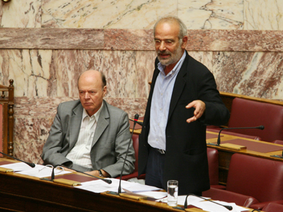 Αλαβάνος: Στηρίζετε τους τραπεζίτες