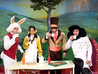 “Οι περιπέτειες της Αλίκης στη χώρα των θαυμάτων” από το θίασο Κύτταρο