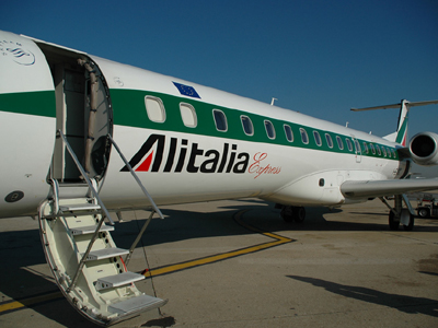 Στα δύο σπάει η Alitalia χωρίς ενδεχόμενο να πάψει να πετάει