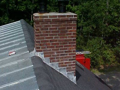 Κλέφτης σφήνωσε σε καμινάδα