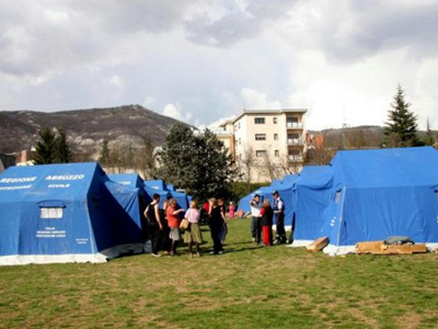 ”Ανάσα” για τους σεισμοπαθείς τα έκτακτα μέτρα Μπερλουσκόνι