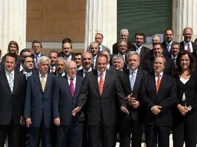 Ανασχηματισμός ή σαρωτική ανανέωση;