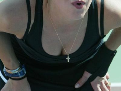 Μαθήματα… ανατομίας με την Anna Kournikova