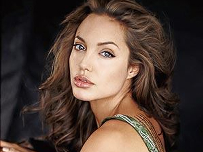 Η Τζολί αισθάνεται απειλή από την Πόρτμαν