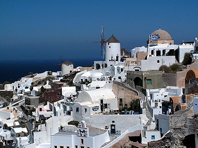 Εξαπατούσε επιχειρηματίες στη Σαντορίνη