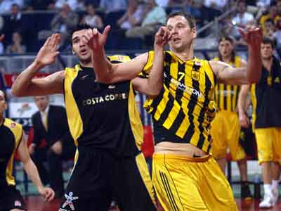 Έκανε το 2-1 ο Άρης, 82-57 το Μαρούσι