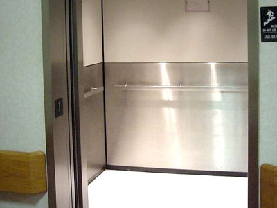 ”Πάγωσε” το ασανσέρ του υπουργείου