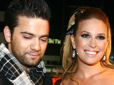 Μετακομίζουν Αθήνα και παντρεύονται τον Αύγουστο