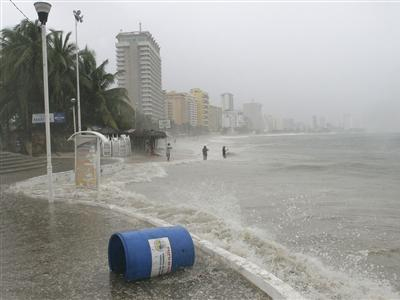 Επιφυλακτικότητα στο Μεξικό για τον κυκλώνα “Κάρλος”