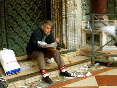 Άστεγος άφησε στην τράπεζα κληρονομιά 100.000 δολάρια