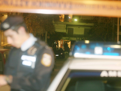 Μητέρα άφησε βρέφος στα σκαλιά πολυκατοικίας