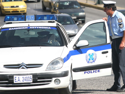 Του έκοψε το χέρι και τον εγκατέλειψε