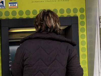 Συνελήφθη σπείρα που παγίδευε ΑΤΜ