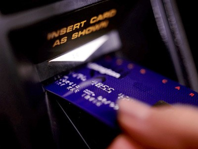 Παραχάραζαν κάρτες ανάληψης από ΑΤΜ