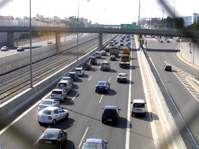 Κυκλοφοριακό κομφούζιο στην Αττική Οδό λόγω πτώσης αντικειμένων στο οδόστρωμα